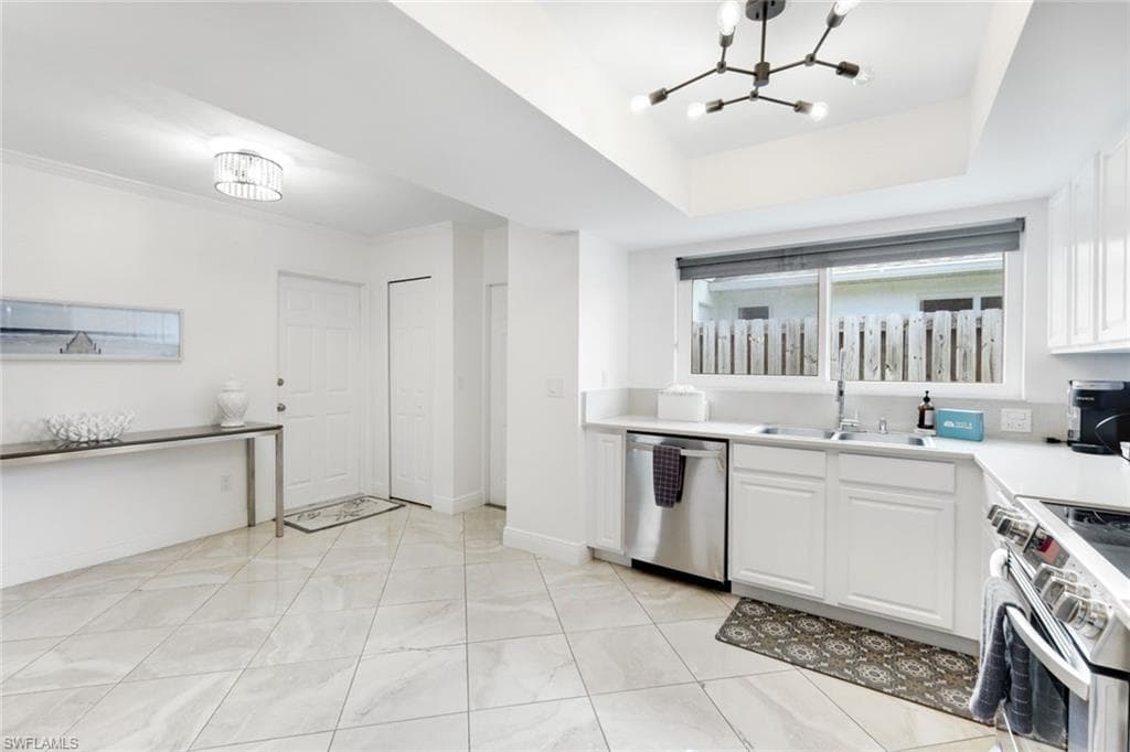 636 98th Ave N, Naples, FL 34108-8