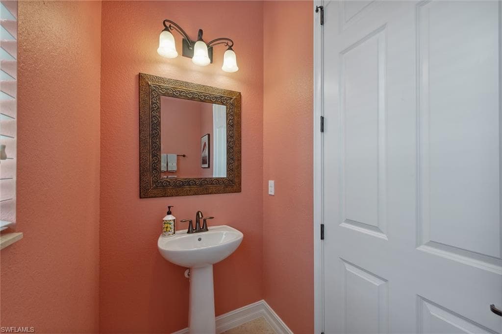 3441 Runaway Ln, Naples, FL 34114-28