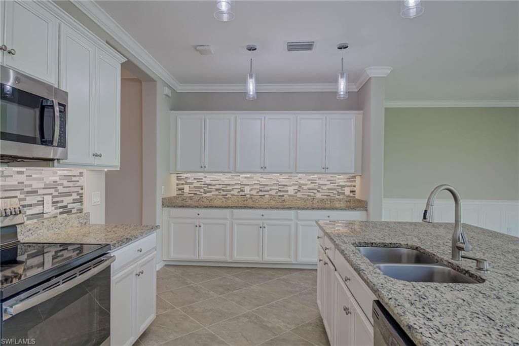 1964 Parson St, Naples, FL 34120-10