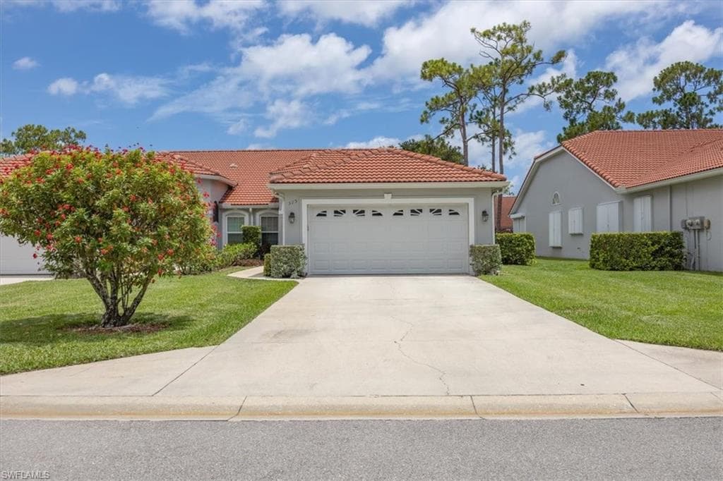 315 Melrose Pl 27, Naples, FL 34104-1