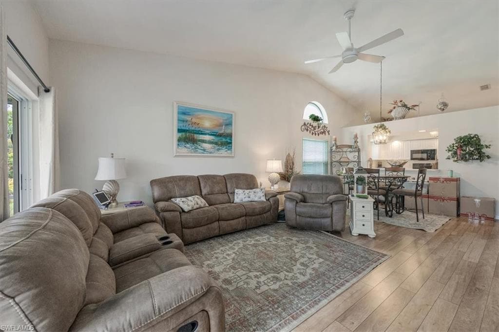 315 Melrose Pl 27, Naples, FL 34104-7