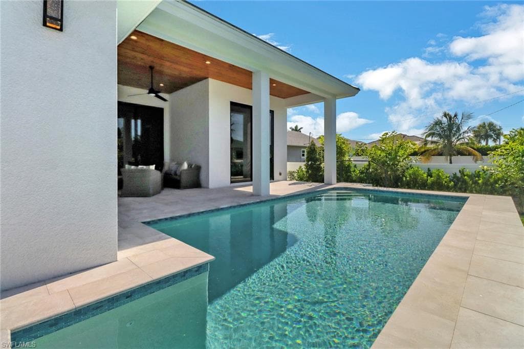 685 6th Ave, Marco Island, FL 34145-25