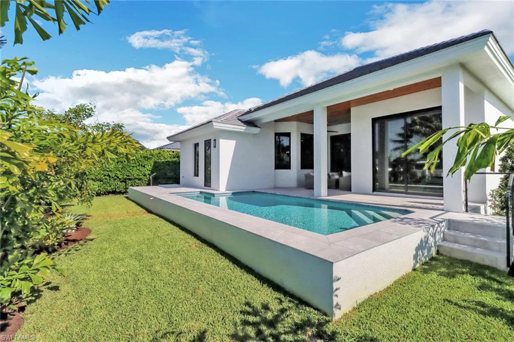 685 6th Ave, Marco Island, FL 34145-5