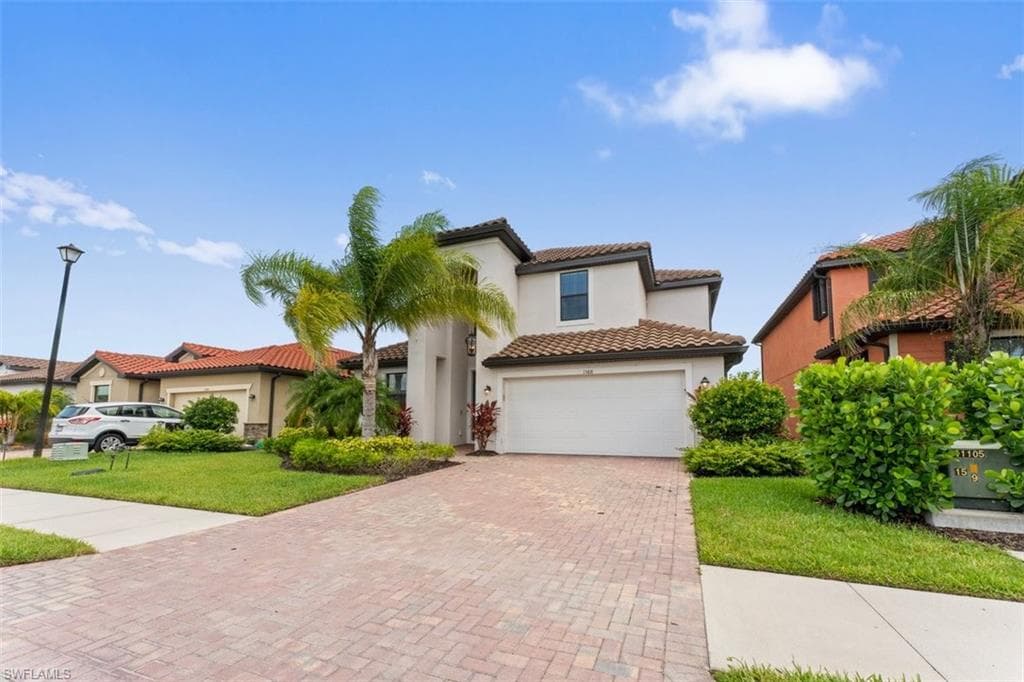 1588 Santiago Cir, Naples, FL 34113-1