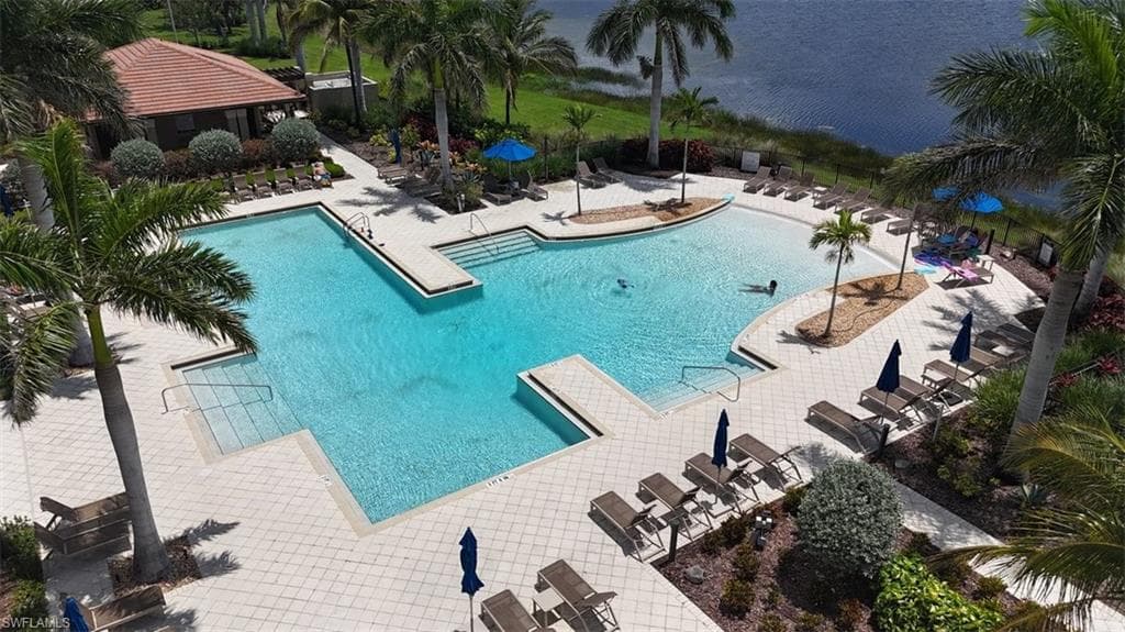 1588 Santiago Cir, Naples, FL 34113-45