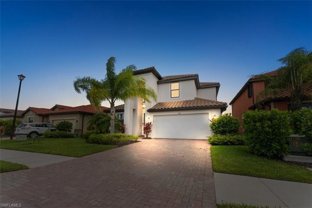 1588 Santiago Cir, Naples, FL 34113-4