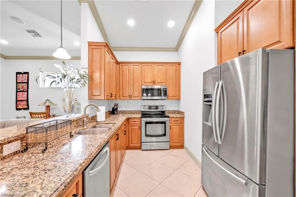 4000 Stonesthrow Ct, Naples, FL 34109-17