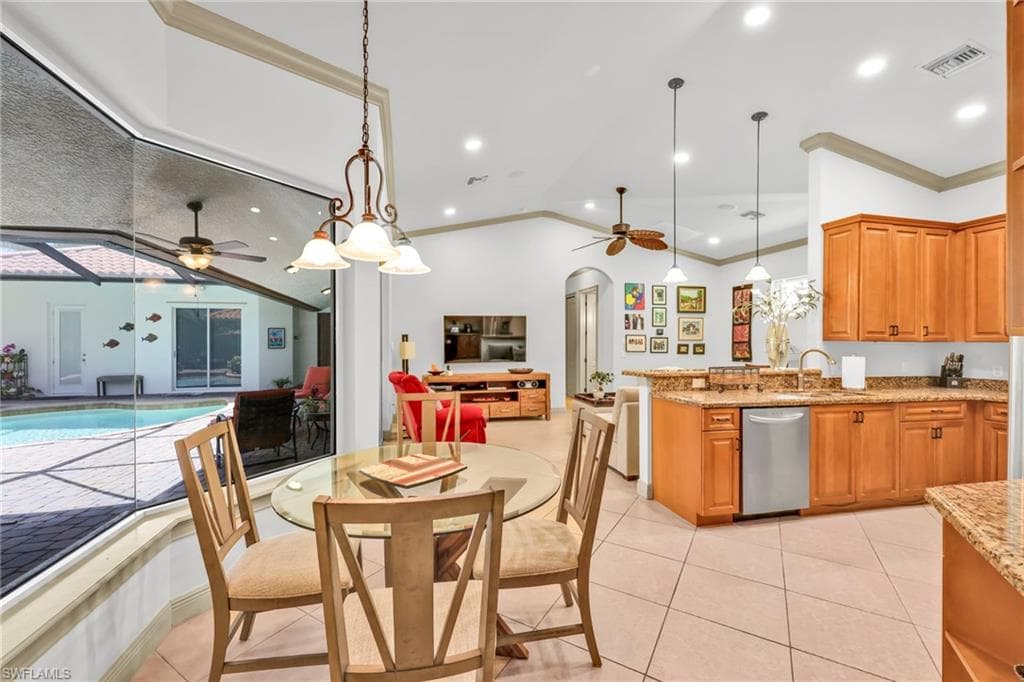 4000 Stonesthrow Ct, Naples, FL 34109-19