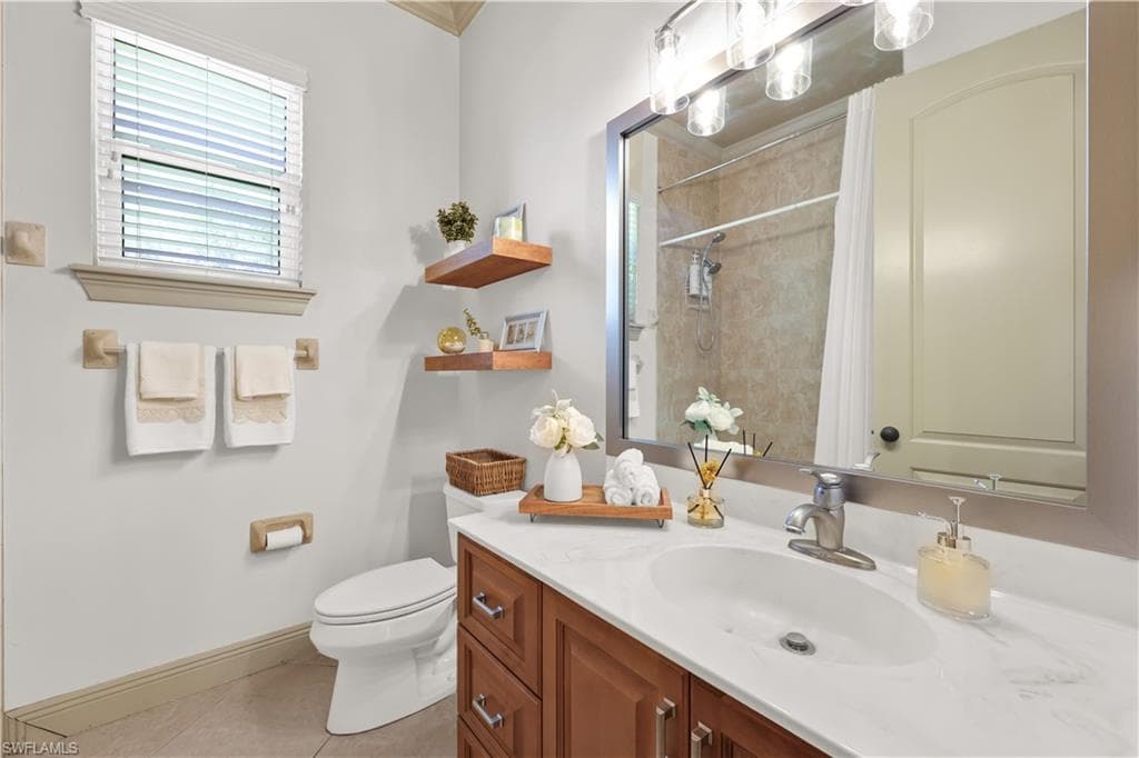 4000 Stonesthrow Ct, Naples, FL 34109-21