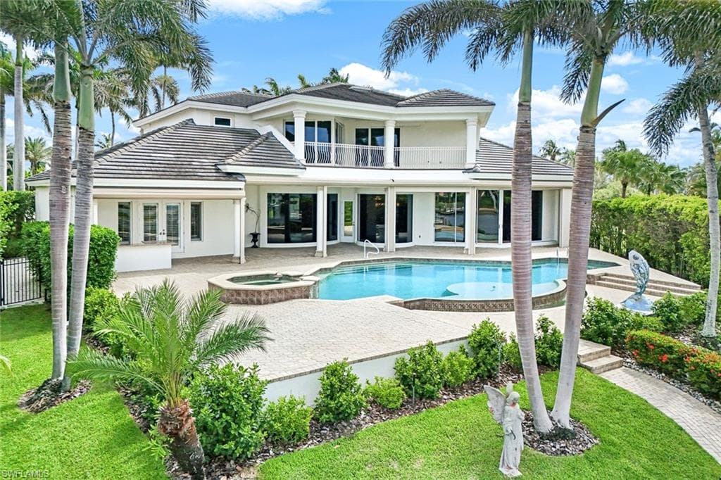 384 Mooring Line Dr, Naples, FL 34102-4
