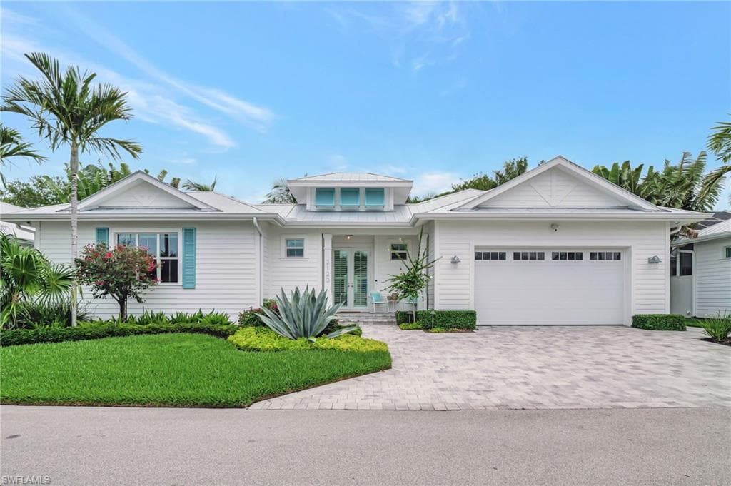 2120 Curtis St, Naples, FL 34112-1
