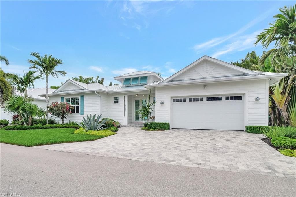 2120 Curtis St, Naples, FL 34112-3