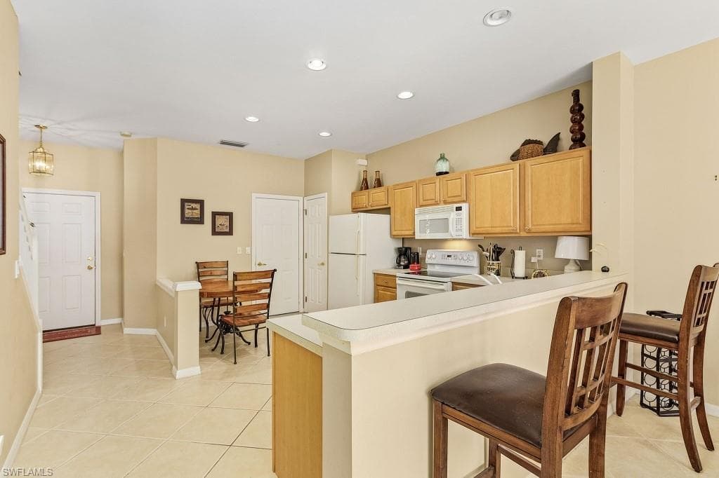 8381 Village Edge Cir 3, Fort Myers, FL 33919-10