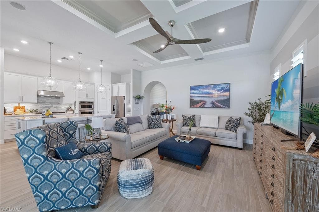 2703 Aviamar Cir, Naples, FL 34114-8