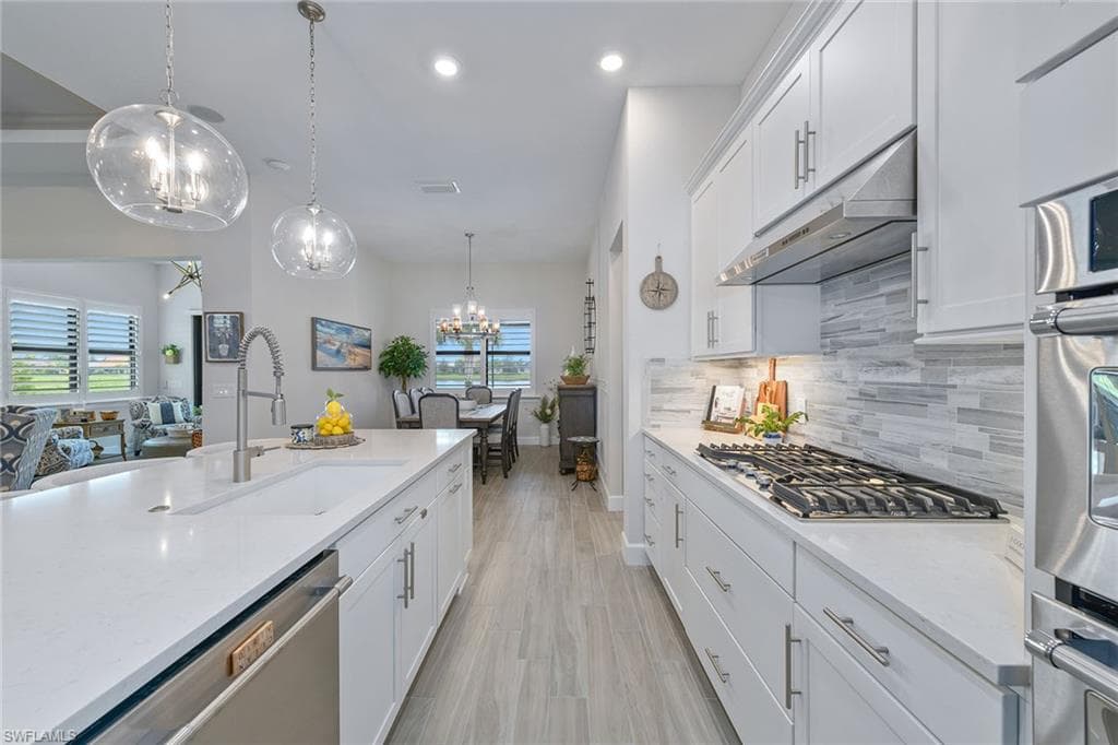 2703 Aviamar Cir, Naples, FL 34114-12