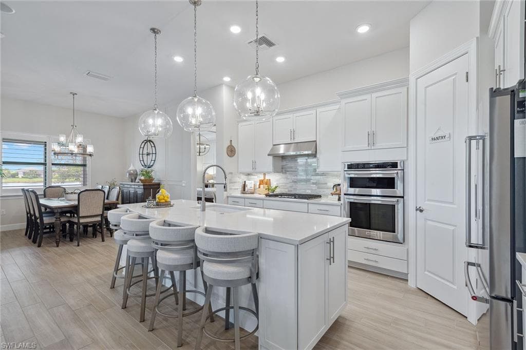 2703 Aviamar Cir, Naples, FL 34114-13