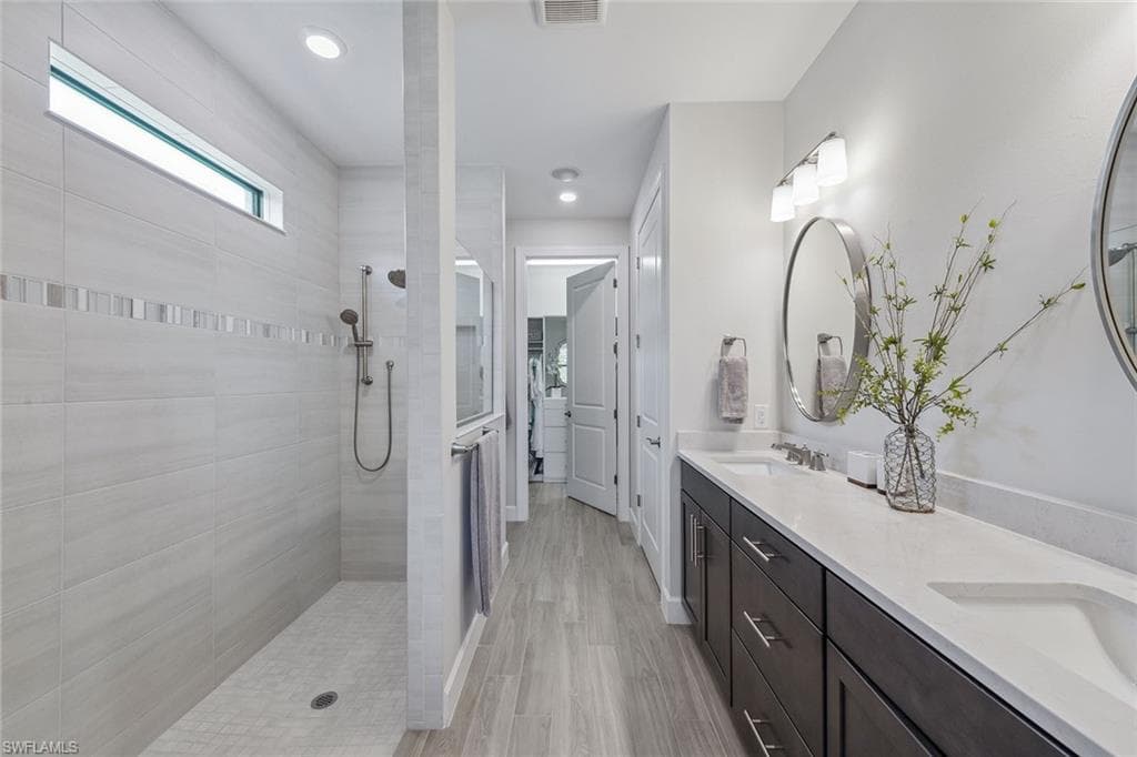 2703 Aviamar Cir, Naples, FL 34114-18