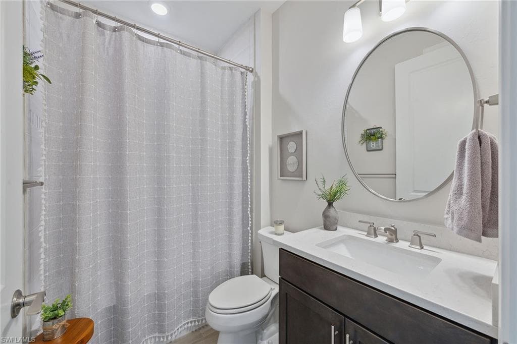 2703 Aviamar Cir, Naples, FL 34114-26