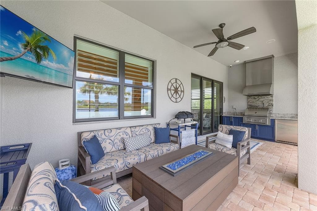 2703 Aviamar Cir, Naples, FL 34114-28