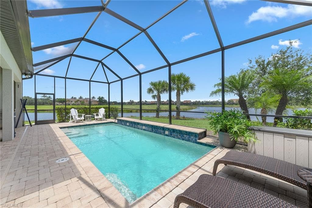 2703 Aviamar Cir, Naples, FL 34114-29
