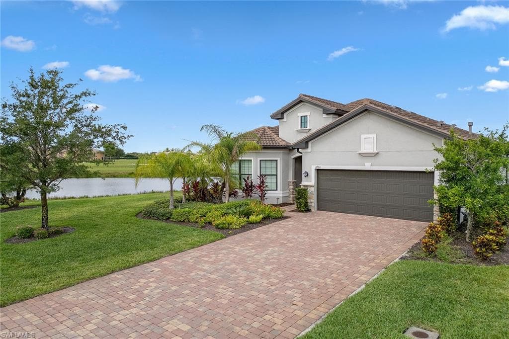 2703 Aviamar Cir, Naples, FL 34114-31