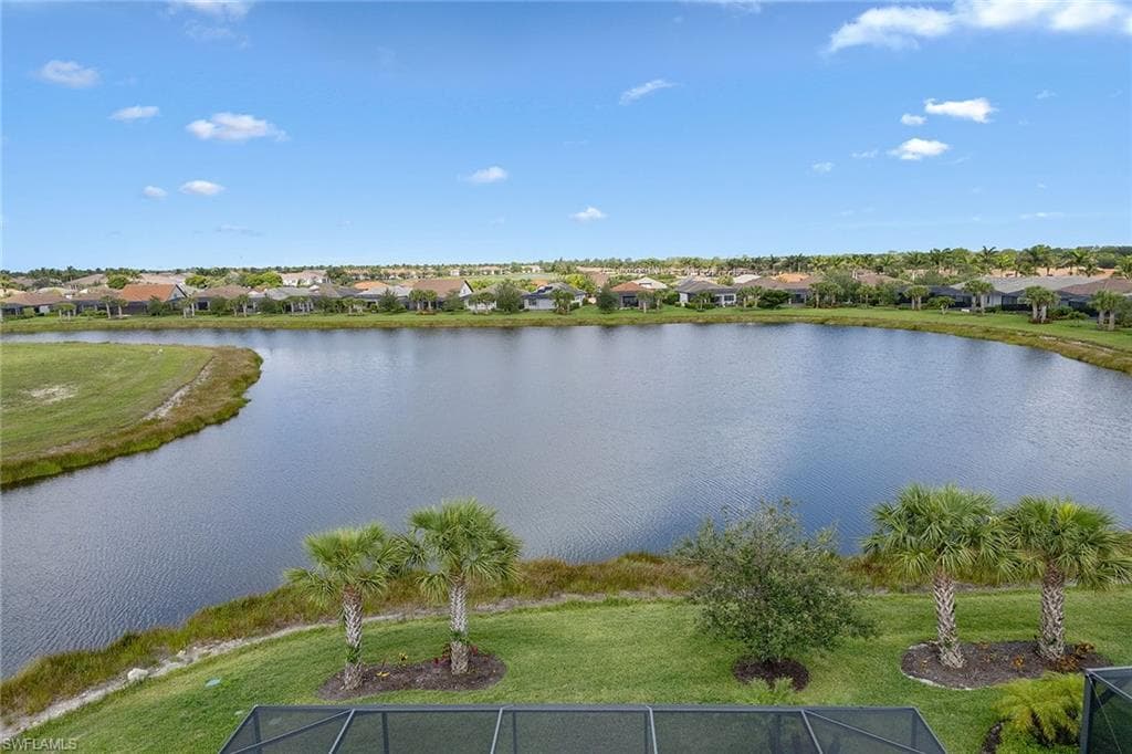 2703 Aviamar Cir, Naples, FL 34114-33