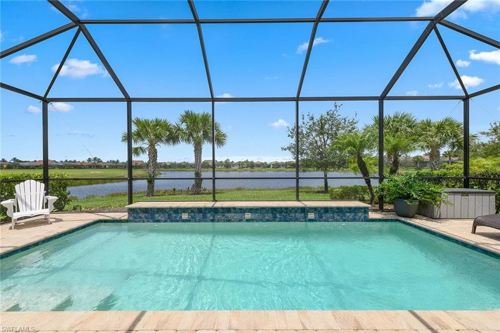2703 Aviamar Cir, Naples, FL 34114-2