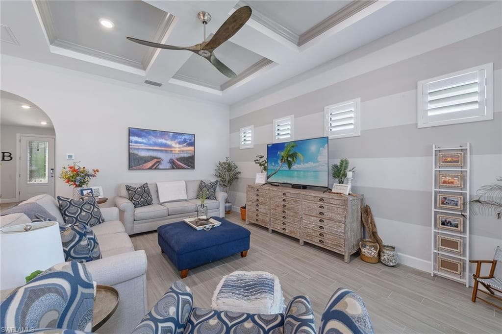 2703 Aviamar Cir, Naples, FL 34114-6