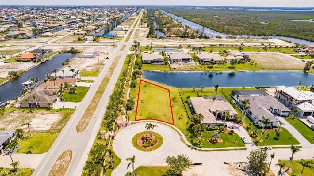 916 Cape Estates Cir, Cape Coral, FL 33993-13
