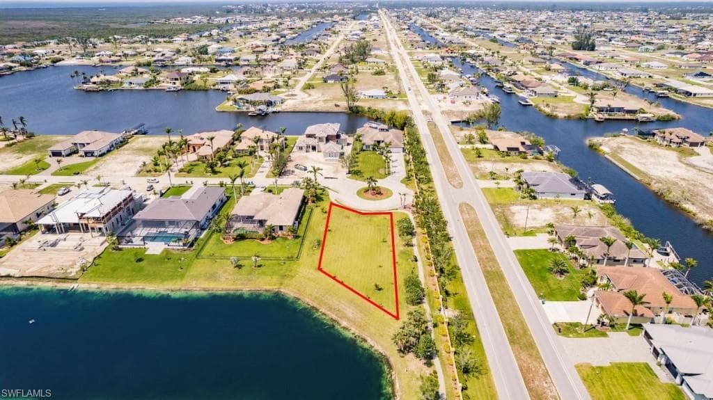 916 Cape Estates Cir, Cape Coral, FL 33993-15