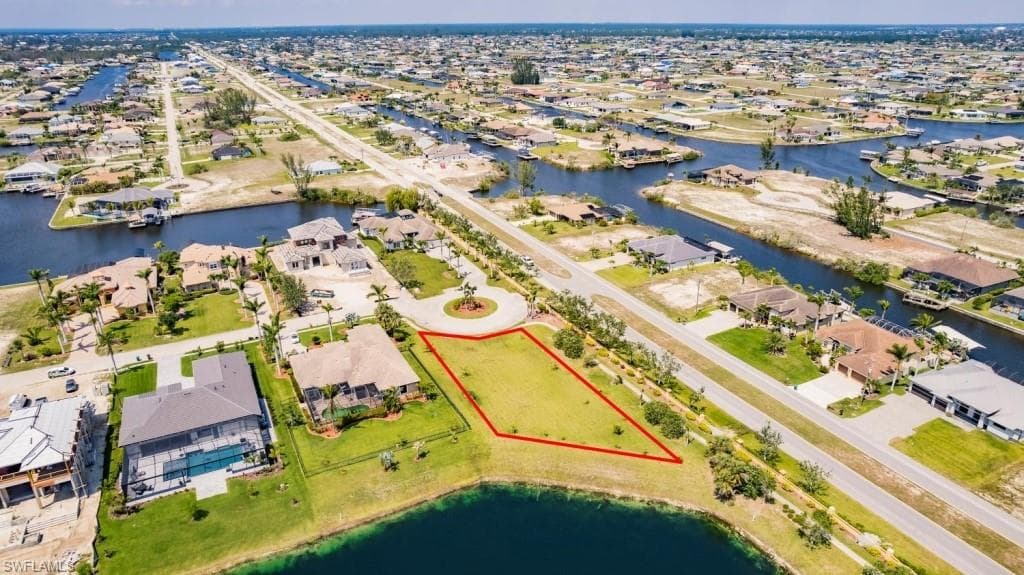 916 Cape Estates Cir, Cape Coral, FL 33993-16