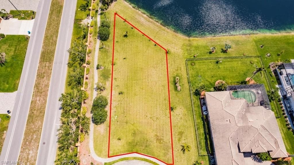 916 Cape Estates Cir, Cape Coral, FL 33993-18