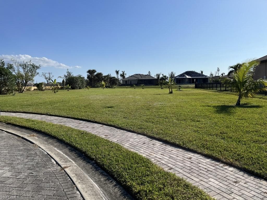 916 Cape Estates Cir, Cape Coral, FL 33993-3