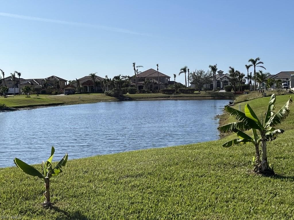 916 Cape Estates Cir, Cape Coral, FL 33993-4