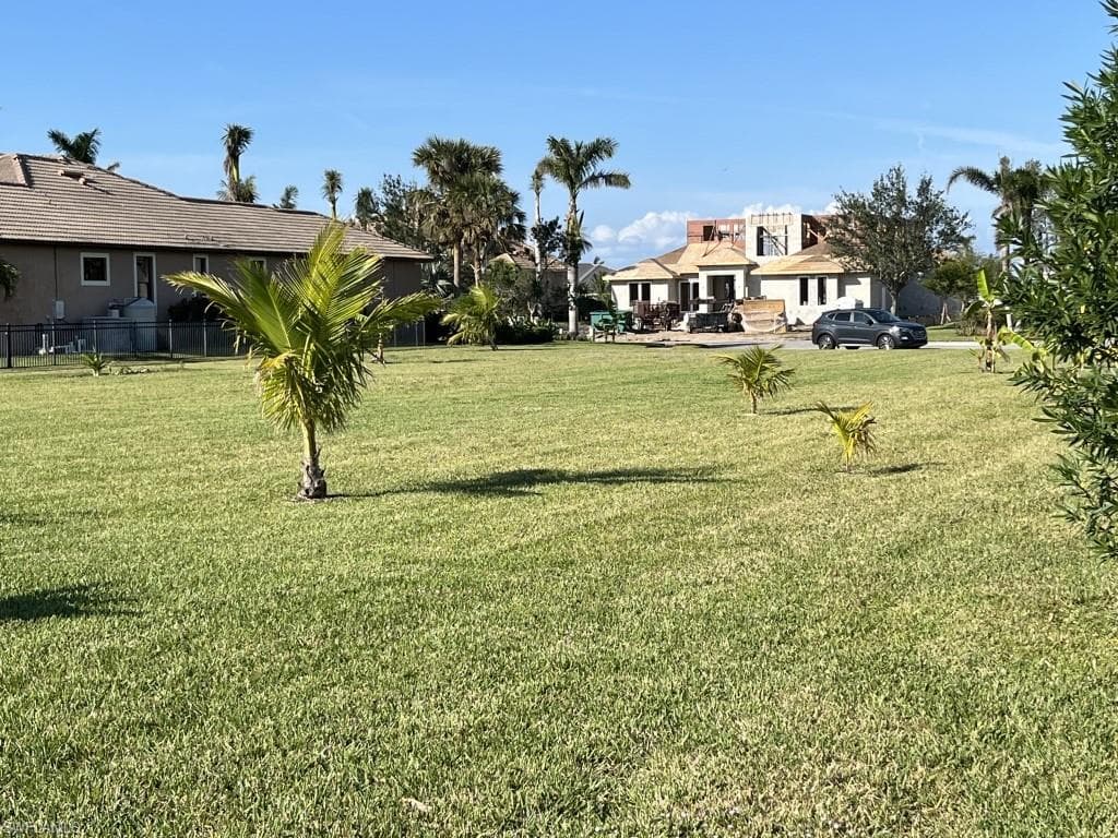 916 Cape Estates Cir, Cape Coral, FL 33993-5