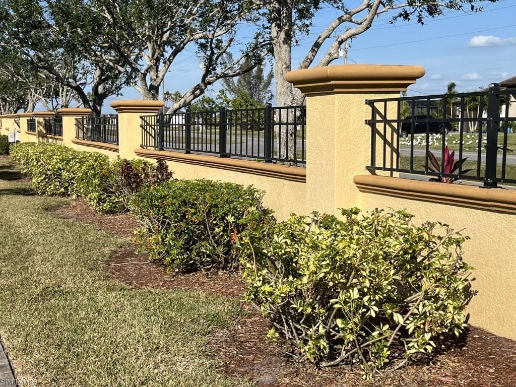 916 Cape Estates Cir, Cape Coral, FL 33993-6