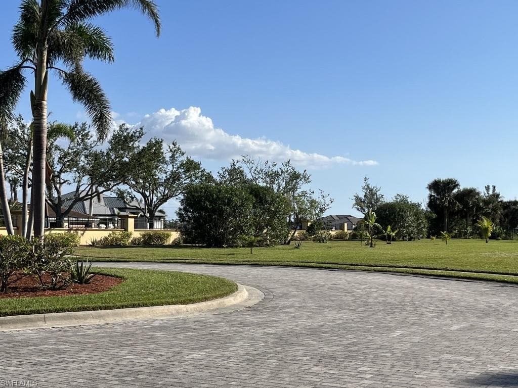 916 Cape Estates Cir, Cape Coral, FL 33993-7