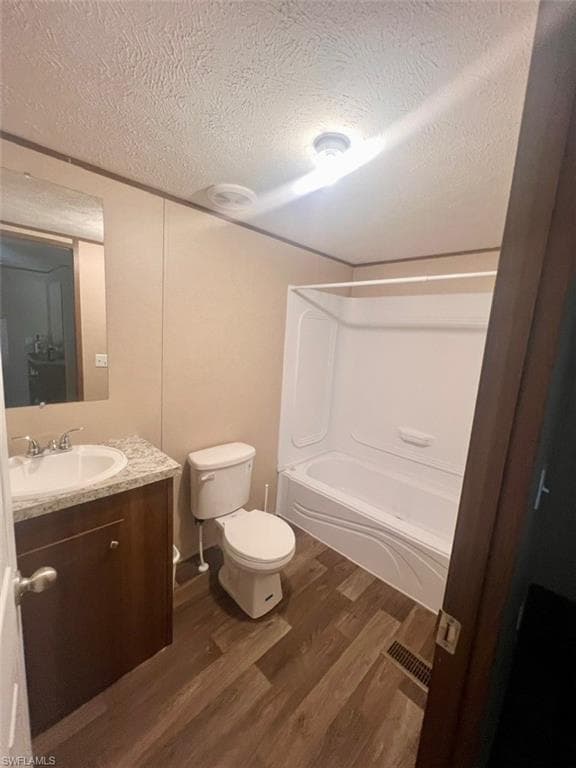 4 Henderson Dr, Naples, FL 34114-19