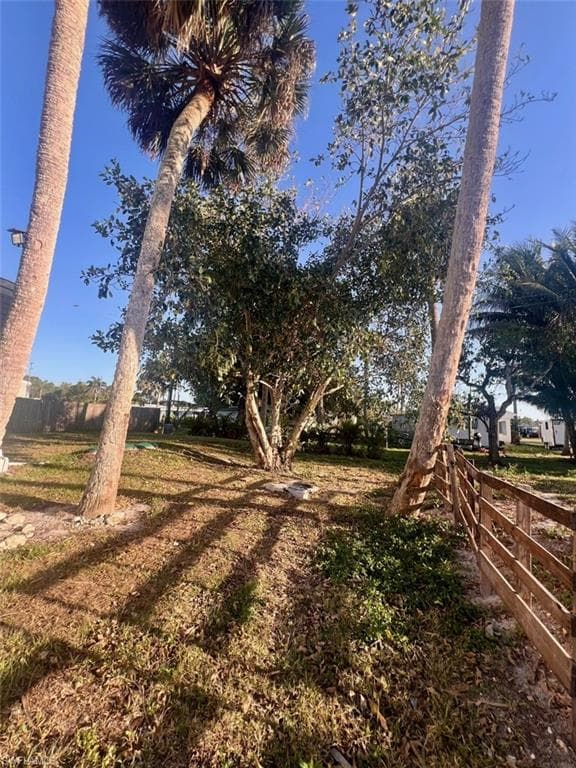 4 Henderson Dr, Naples, FL 34114-21