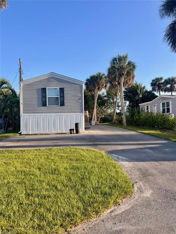 4 Henderson Dr, Naples, FL 34114-23