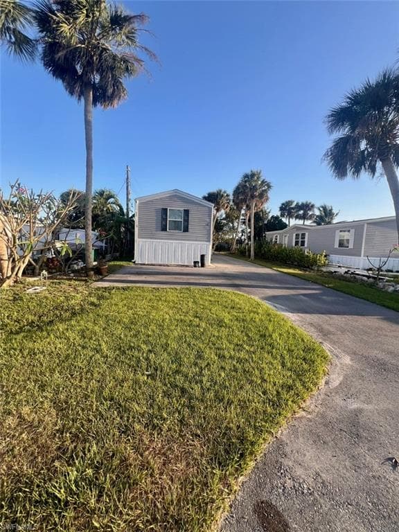 4 Henderson Dr, Naples, FL 34114-3