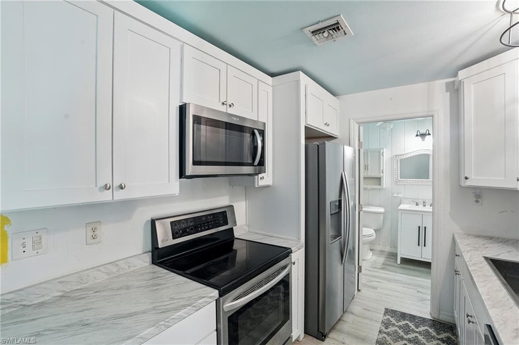 4011 Coconut Cir S, Naples, FL 34104-9