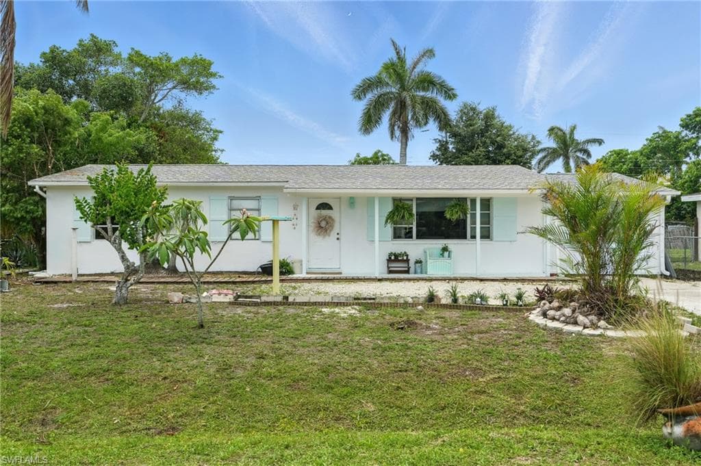 4011 Coconut Cir S, Naples, FL 34104-2
