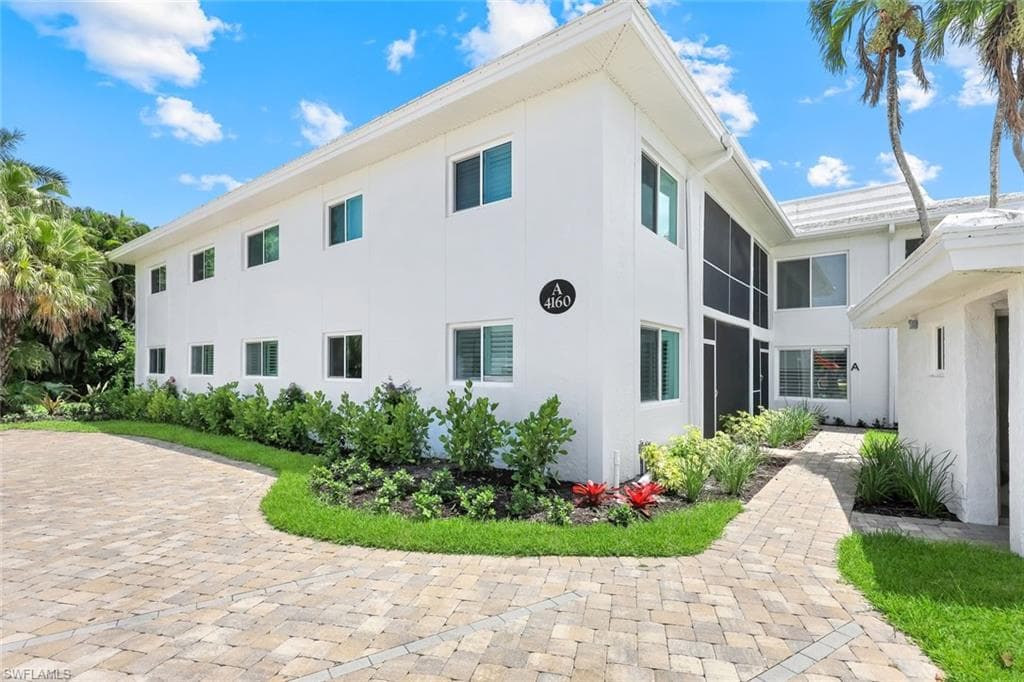 4160 Crayton Rd A8, Naples, FL 34103-2