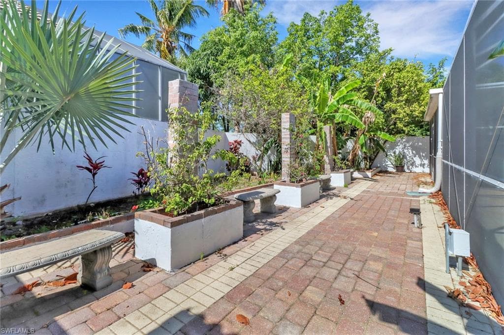 1145 Jardin Dr, Naples, FL 34104-28