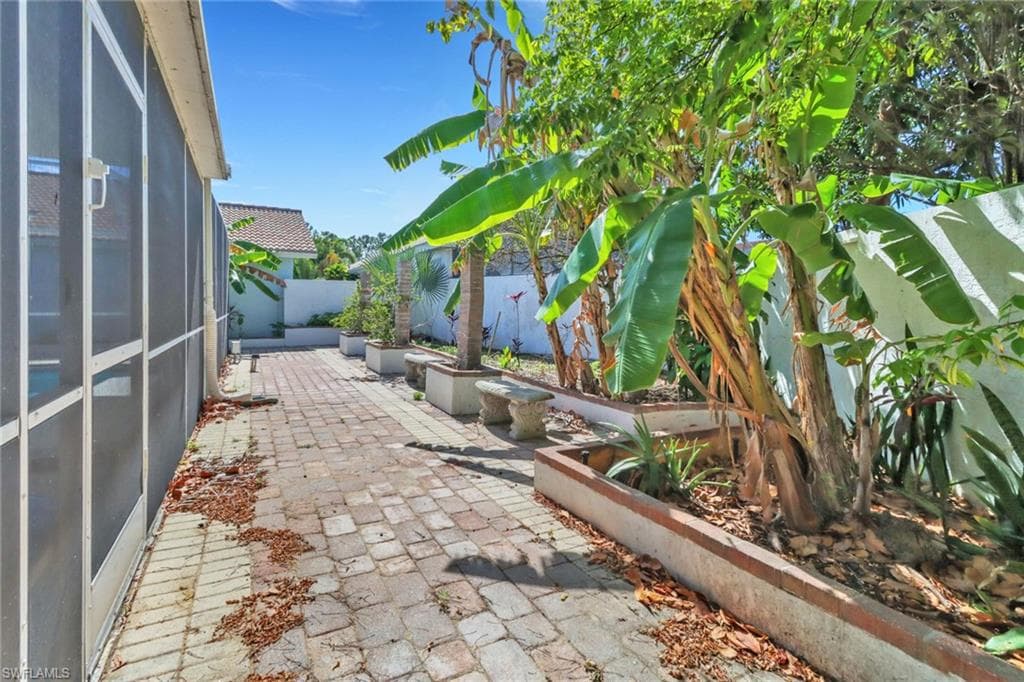 1145 Jardin Dr, Naples, FL 34104-29