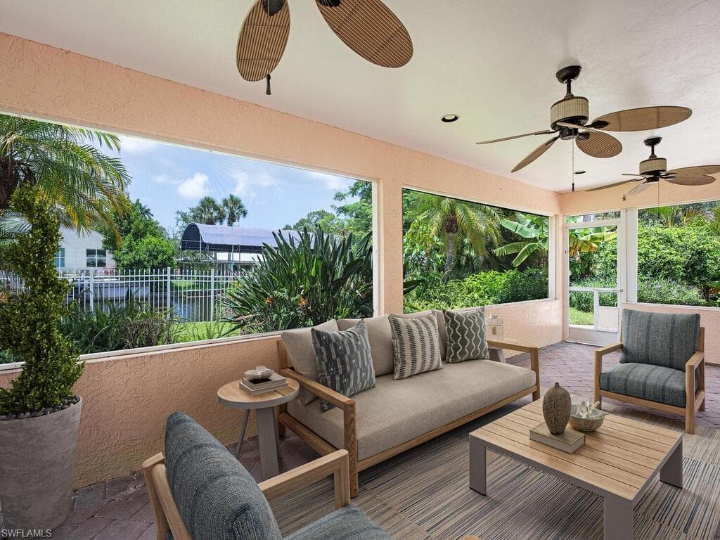 1486 13th Ave N, Naples, FL 34102-8