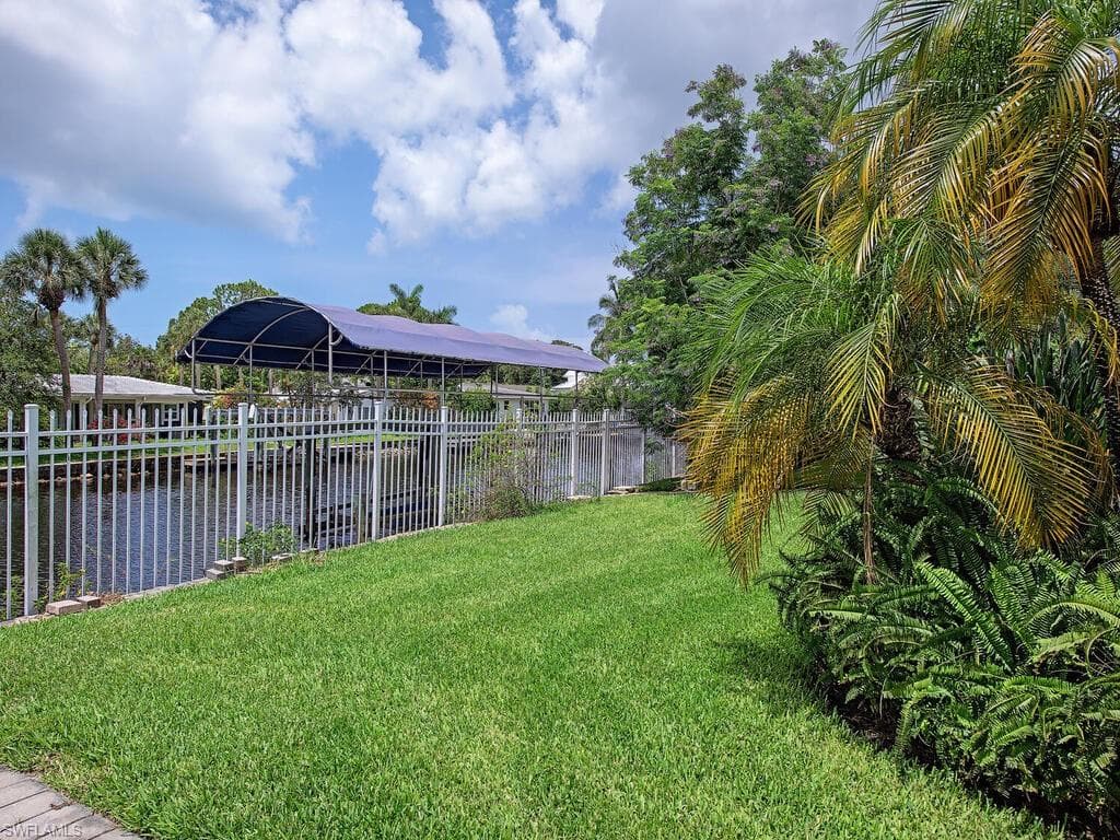 1486 13th Ave N, Naples, FL 34102-2