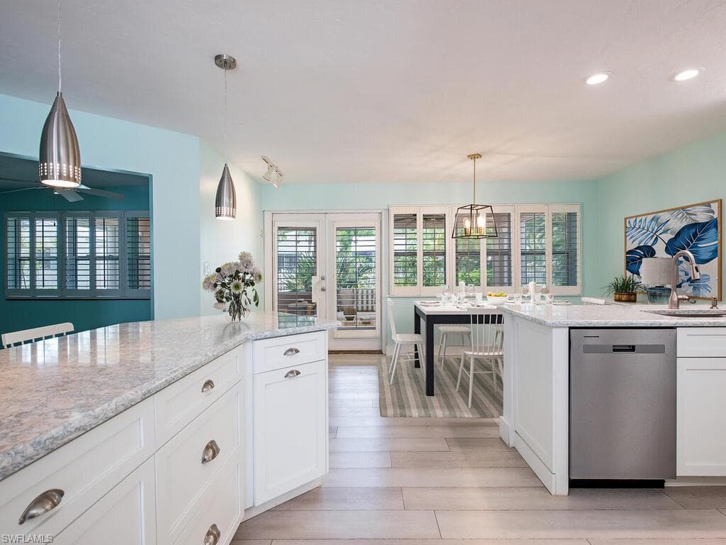 1486 13th Ave N, Naples, FL 34102-3