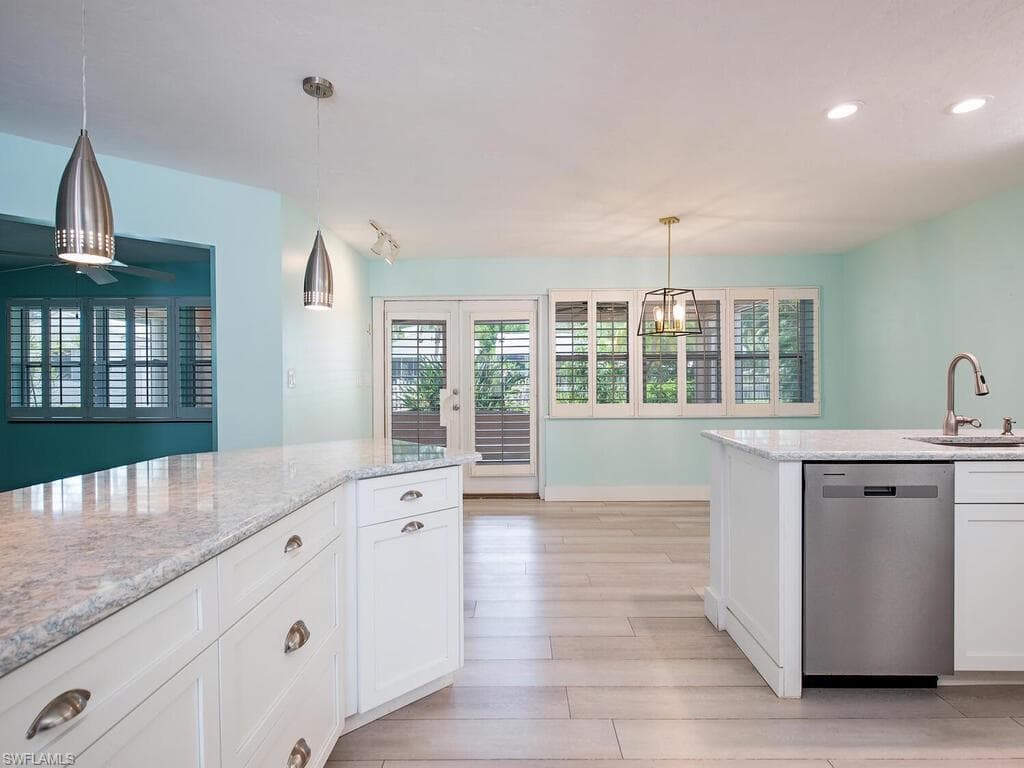 1486 13th Ave N, Naples, FL 34102-5